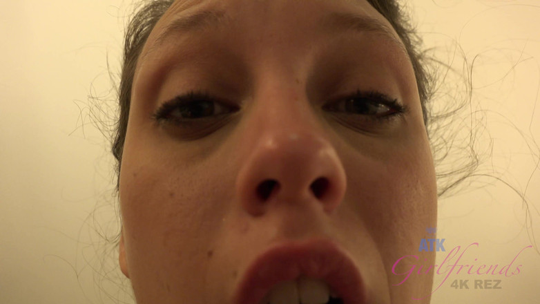 ATK Girlfriends: Jade bacia e succhia il tuo cazzo con passione