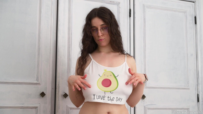 ElizaTheModel: Výzva s poskakujícími edging bez podprsenky