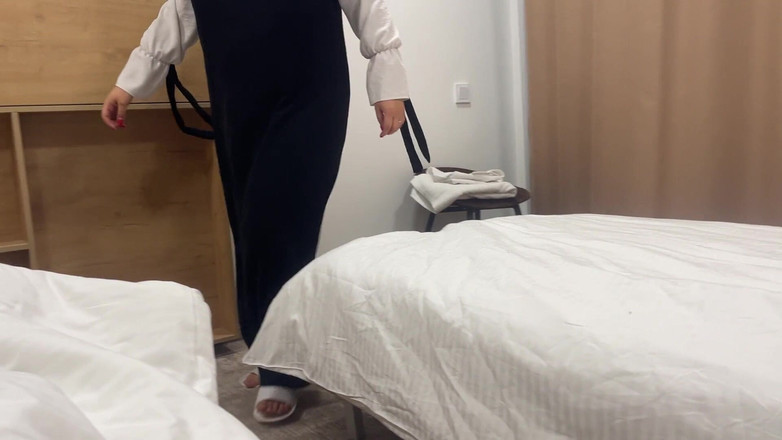 Lux Eva: Arabska pokojówka uwiodła klienta w pokoju hotelowym