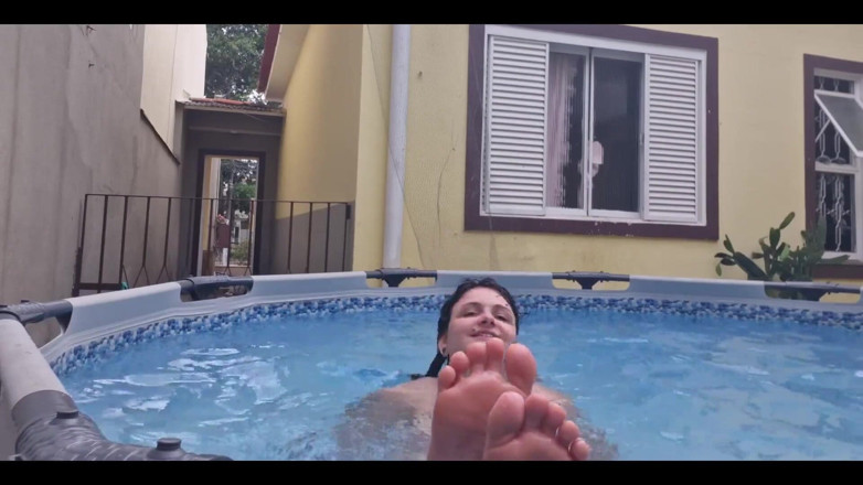 Candy Kush: Your Naked Neighbor Showing off in the Pool.