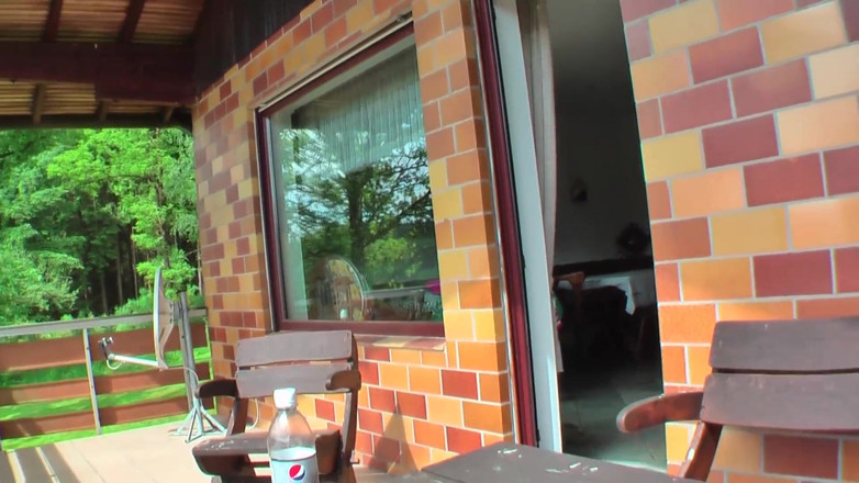 German amateur - 100% German hardcore videos: Verbluffende rijpe vrouw masturbeert en wordt buitenshuis gevuistneukt
