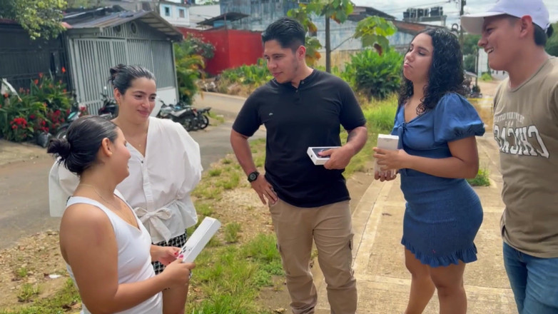 MeGanSxx: 3 Latina panas berhubungan seks dengan orang asing.