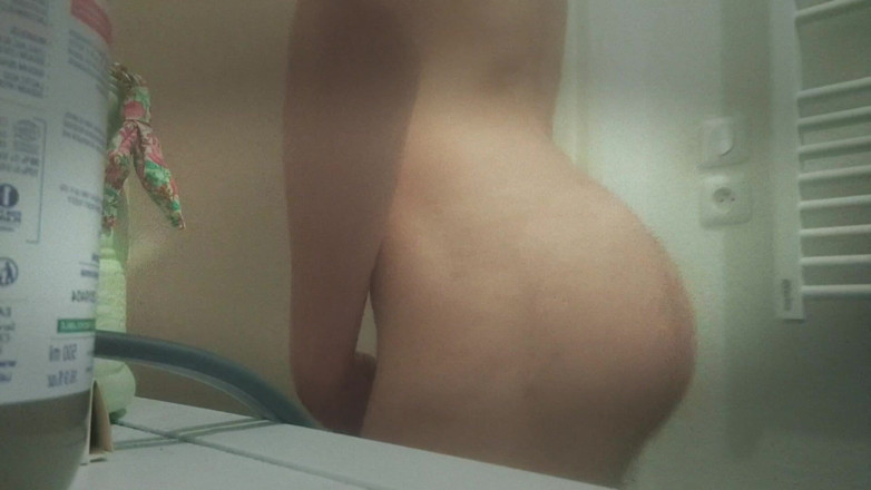 TwinkBigass: 나는 욕실에서 손가락으로 자해했다