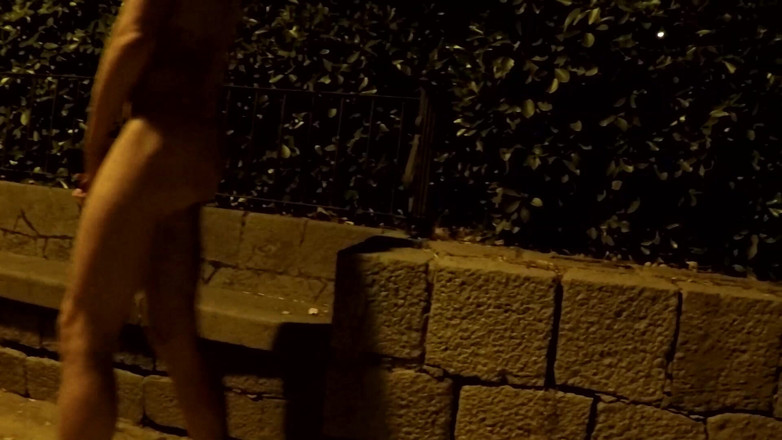 outdoor-fun: Đi dạo trong công viên công cộng vào ban đêm - khỏa...