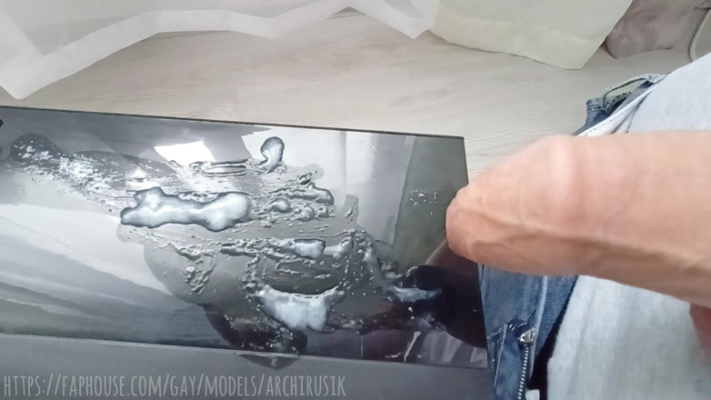 ArchiRusik: Sperma preferată, înghite-o - O ejaculare puternică a unui băiat