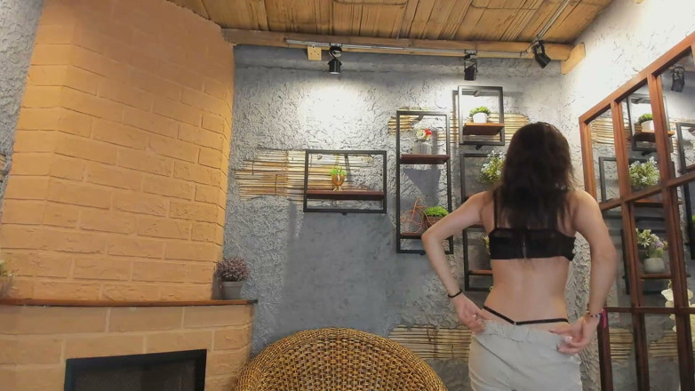 Adhara Hamilton: Ce-ar fi să vii și să mă fuți la mine chiar...