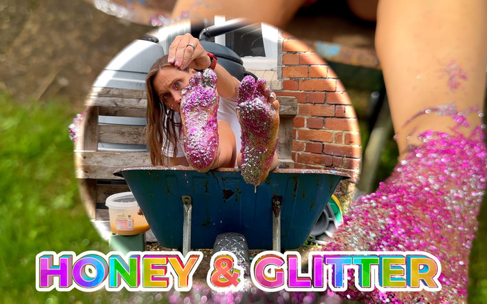 Wamgirlx: Lepkavý med a glitter nohy