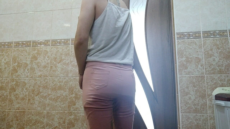 DirtyLubov: Pisciare nelle pantaloni