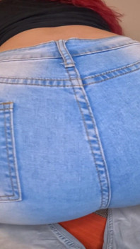 Ruda dżinsy Lap Farts POV - pocieranie penisa