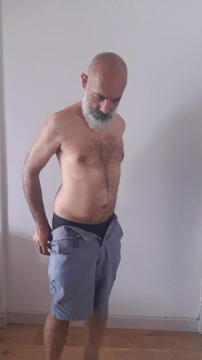 Harry River Solo: Stripping off