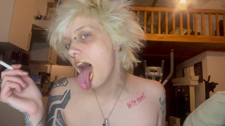 Glitterqueen1999: Goth Girl Lipstick Fetish Smoking a Cigarette