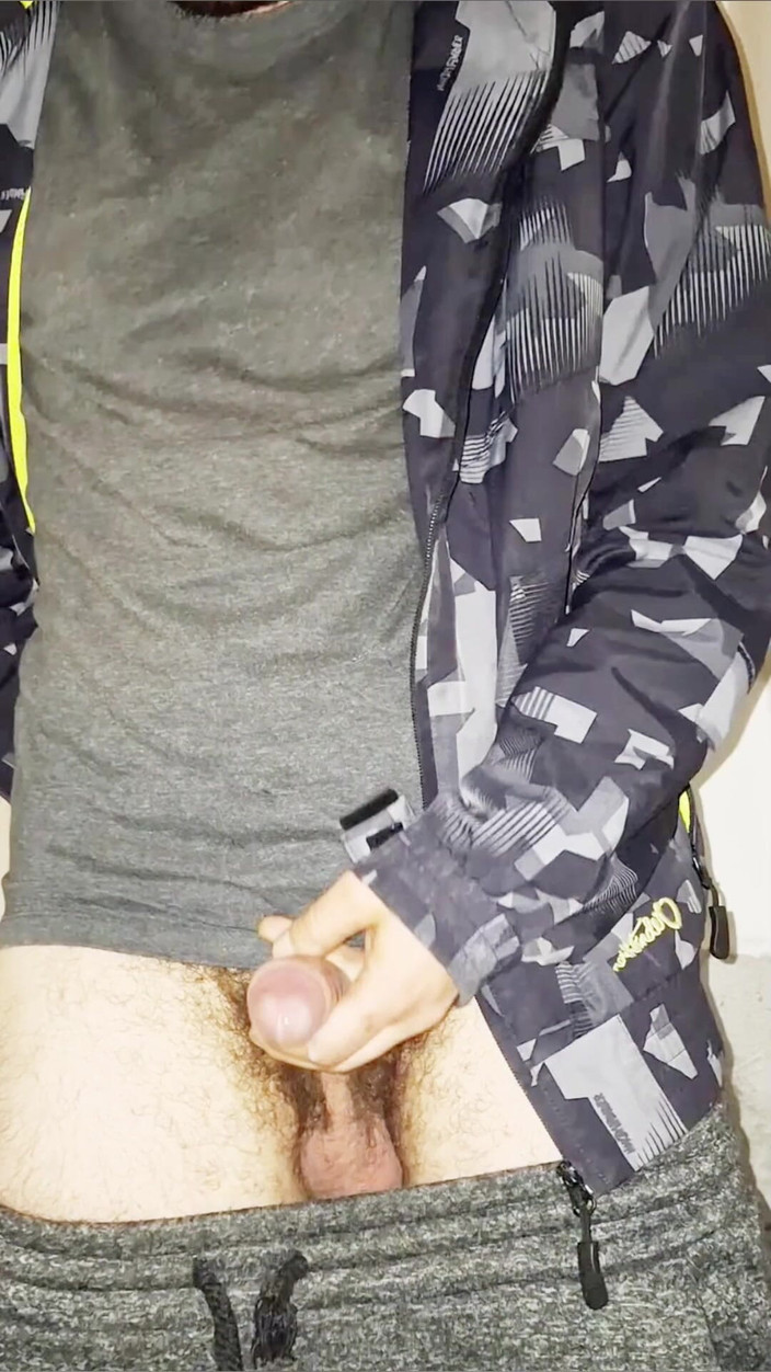 jerkofflover: Quand Je Commence À Travailler Tôt Le Matin, Je Fais Pipi...