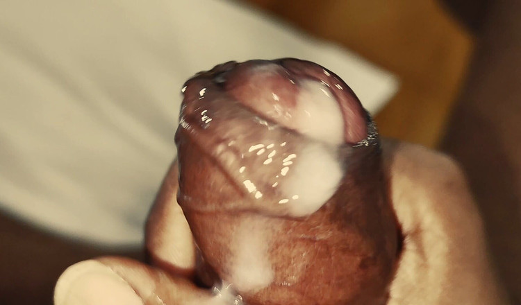 Sex art straight: 奥深くで射精するムラムラした女性を探しています。