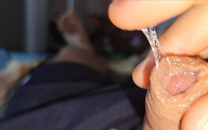 Straight Daddy Club: Збудження, і член був просочений пре-еякулятою.