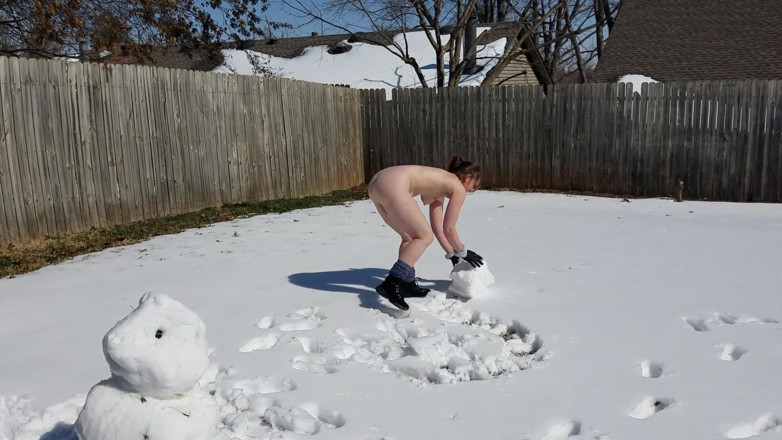 Aurora Willows: Naked snowman