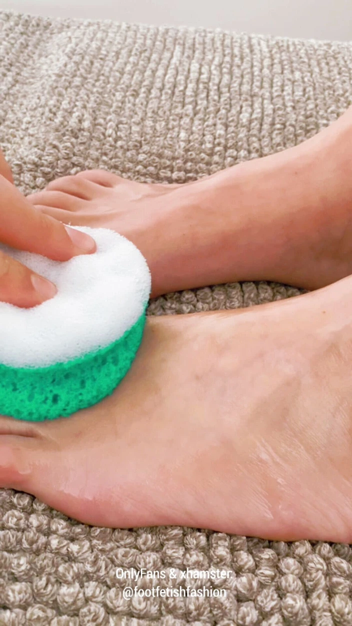 FootFetishFashion: My first massage with oil