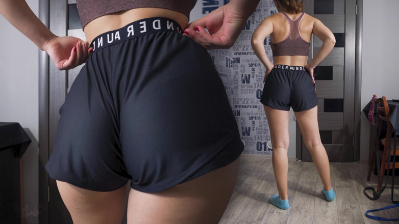 Teasecombo 4K: MILF putih berpantat besar mengusik pantatnya dalam sukan di bawah...