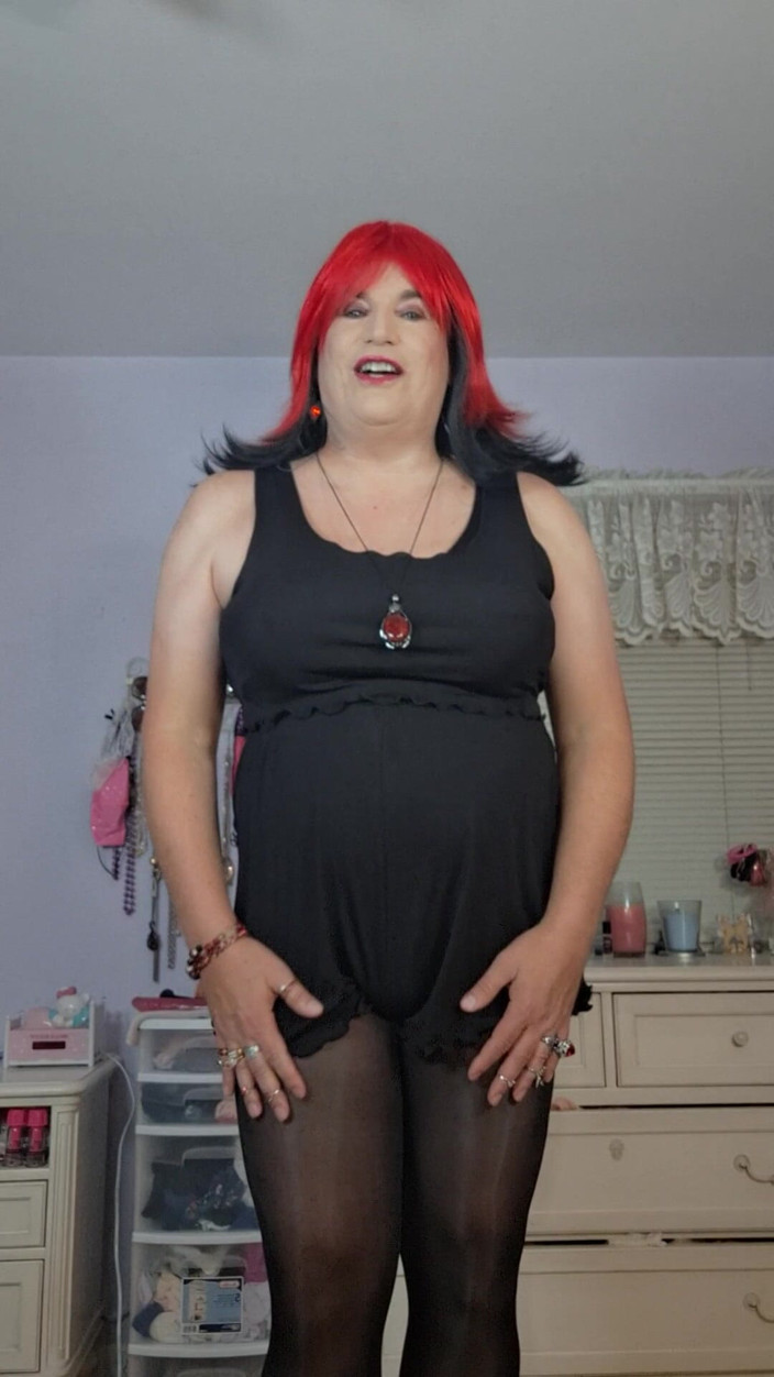 Victoria Lecherri: Going Out in Shiny Black Pantyhose!