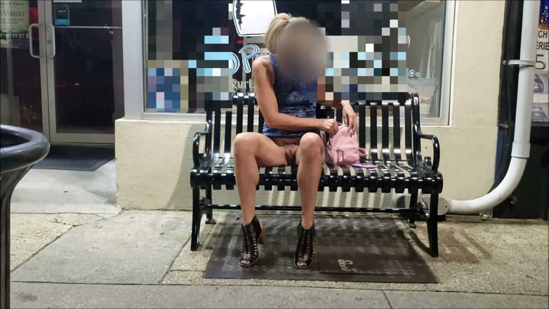 Fantasy Milf: स्ट्रीट milf(चोदने लायक मम्मी) कोई पैंटीज नहीं