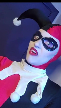 Harley Quinn tě dominuje