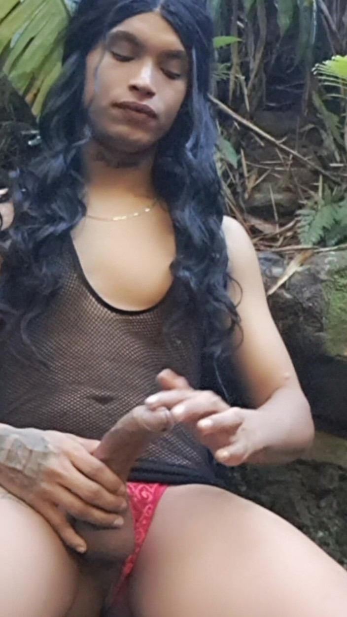 Valera Toro: Ormanda Sıcak Cum Patlaması