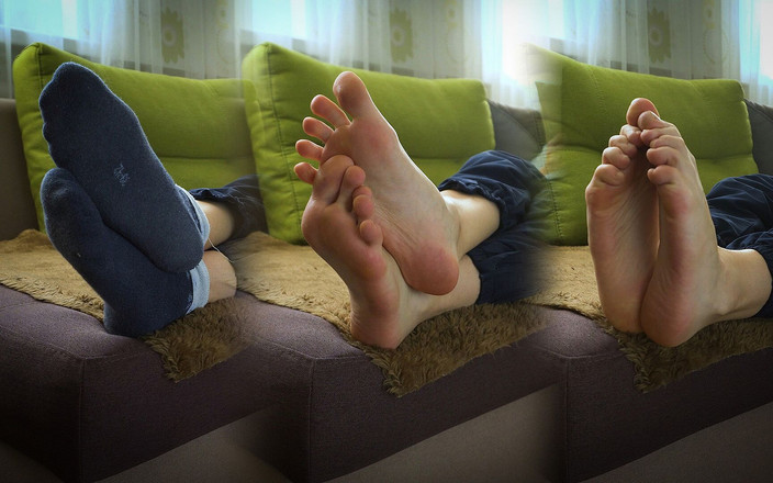 Teasecombo 4K: Remaja amatur seksi menunjukkan fetish kaki tapak kakinya yang terdedah