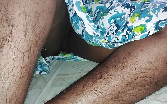 Realmallucouplevlog: Mallu Tamil dziewczyna waching wideo z palcowania i kobiecy wytrysk
