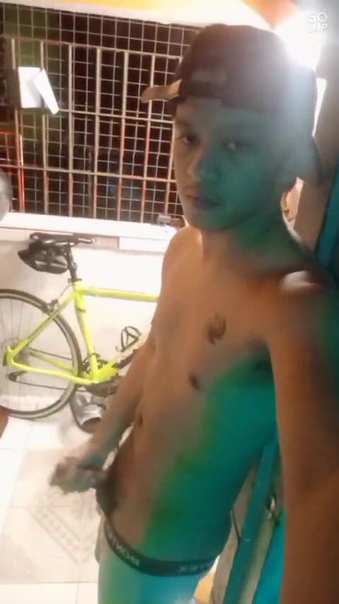 Rent A Gay Productions: Băiat asiatic twink masturbează în aer liber