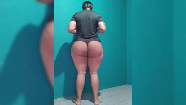 Sissy sapeca studio: Shemale with a Large, Thick Penis, Wanting to Have Sex...