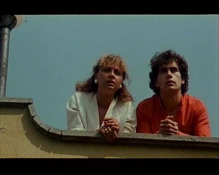 German amateur couples: アマチュアのドイツ人美女がタイトなマンコで情熱的に犯された