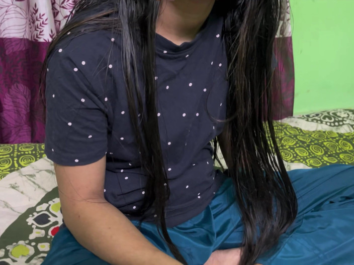 Riya Chowdhury: Bhabhi는 내가 그녀를 볼 때 그녀의 드레스를 갈아입는다