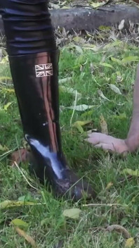 Using a Stranger to Clean Her Muddy Boots