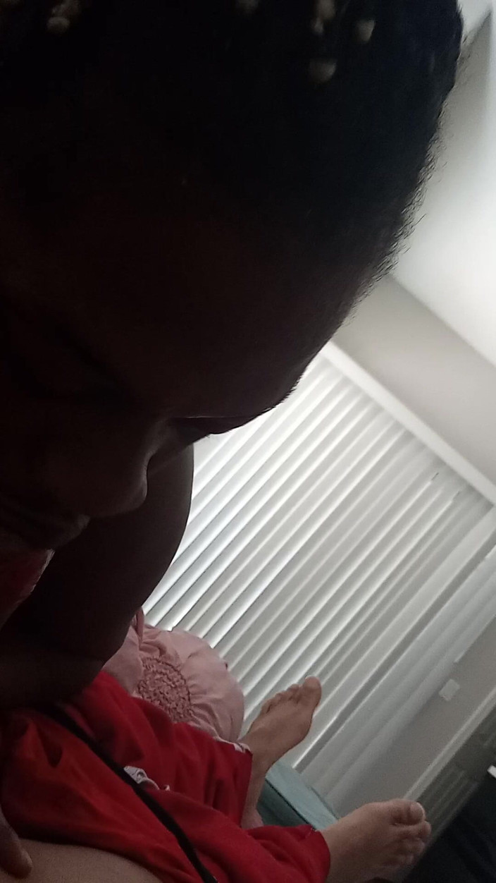 Lola Tha Pink Bunny: वैक्यूम होंठ कैंडी को सही से चूसते हैं