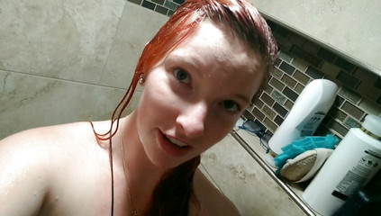 Kat Cumsalot Productions: Duş altında oynuyor