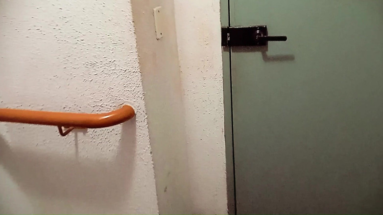 Alan Long: Je descends les escaliers du bâtiment dans ma culotte !