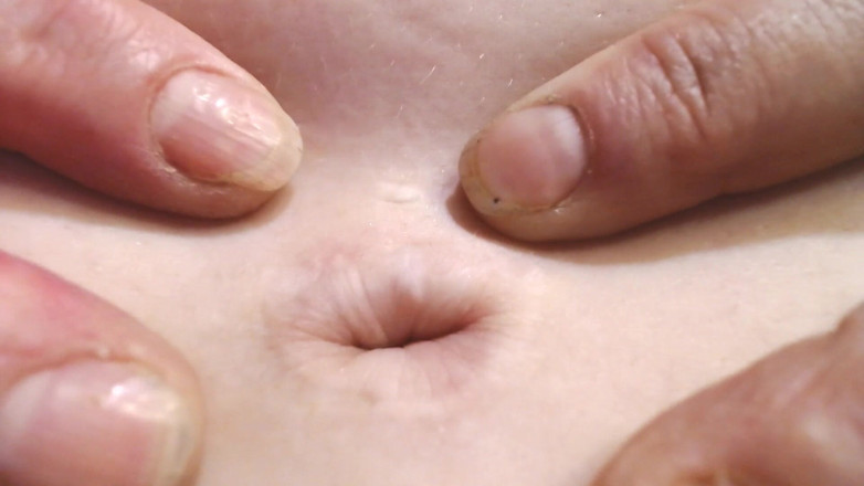 Abby Anna: Close-up diepe navel