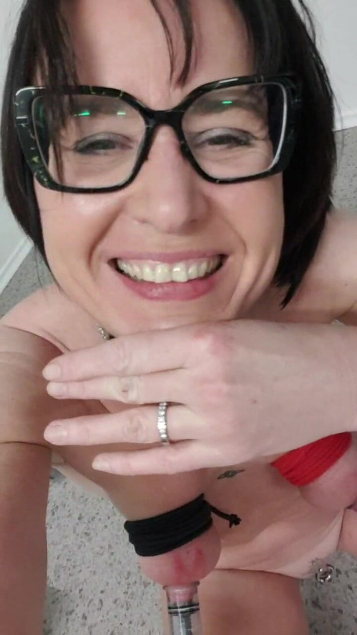 JulieEroticDress: Julie Memancut Mani Dalam Baldi Di Labia