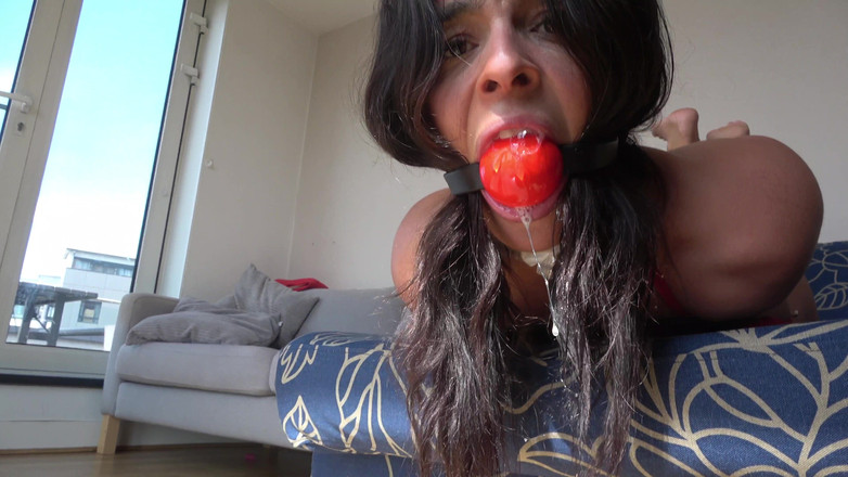 Latina Fetish: Latina in: riem gebonden en geknevelde catgirl 4k