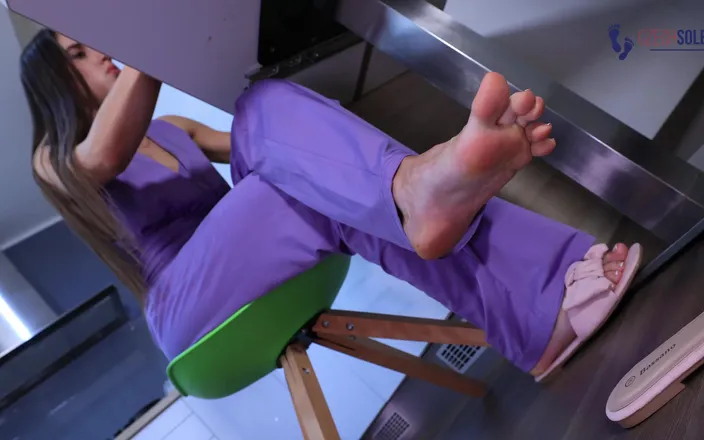 Czech Soles - foot fetish content: Office Foot and a Young Pretty Assistent (4k 2160p)