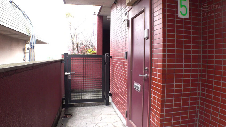 Eagle-Special: O femeie căsătorită cu o pizdă foarte lărgită - o gospodină...