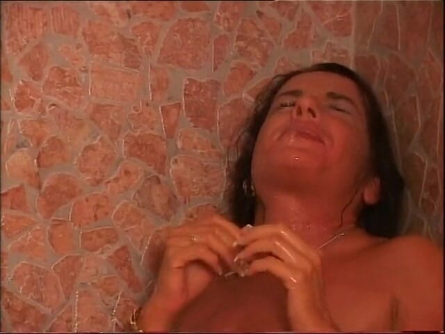Xtime Network: Pisse, baise et facial dans la salle de bain pour...