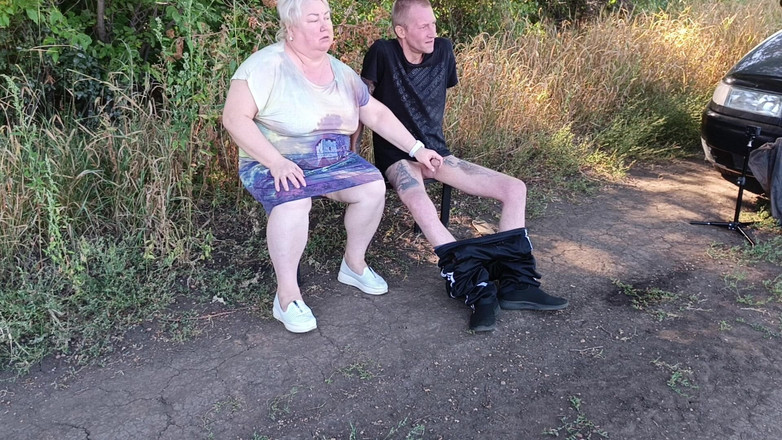 Zona901: Jiran menghisap batang saya di taman awam di bangku sehingga...