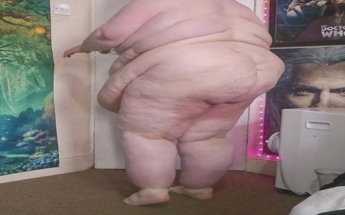 SSBBWLadyBrads: Товстушка раком на підлозі, а потім повзає
