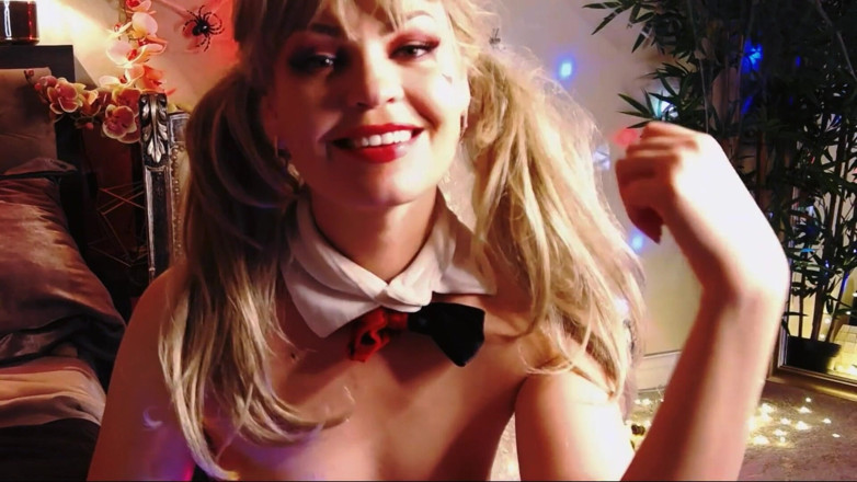 Kiras Secrets: Harley feet worshiping