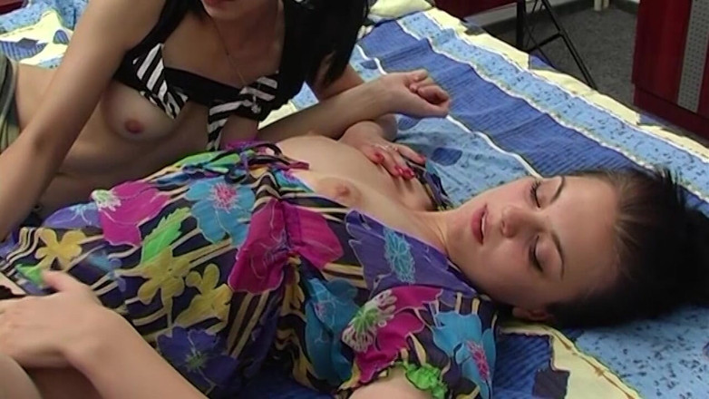 SapphoFilms - By Nikoletta Garian - Real Lesbian: Štíhlé lesbické holky ukazují, jak se to dělá