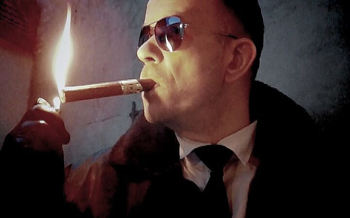 GERMANE_XL: Kožený policajt 2