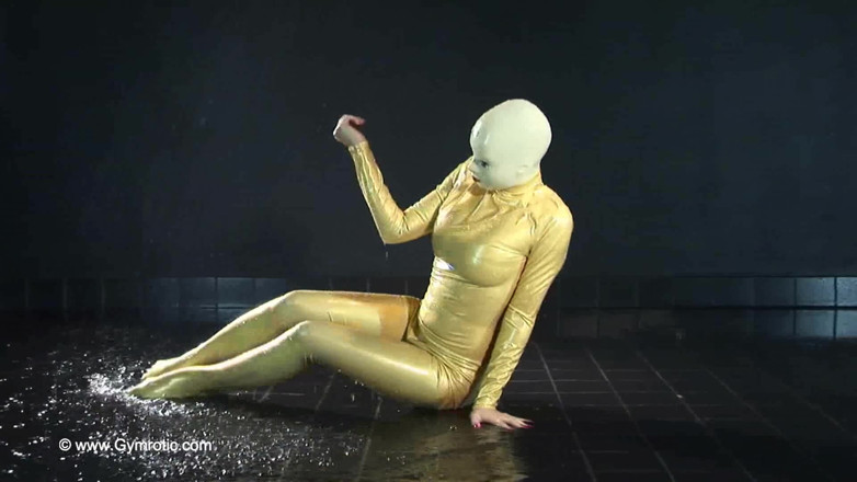 Flexilady: Flexible Mask Fetish