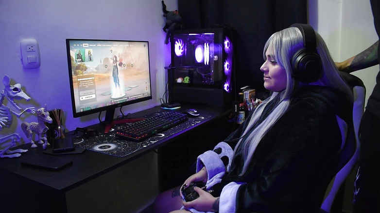 Ary Abdul: Gadis gamer dientot sambil main fortnite