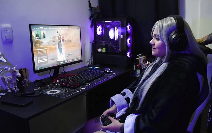 Ary Abdul: Gracz dziewczyna zostaje zerżnięta podczas gry w Fortnite