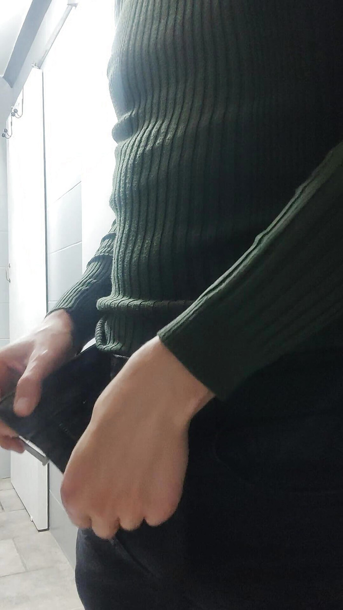 Mr963: Извращенная раздевается и играет перед сном